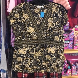 A size 18/20W women’s Cato short sleeve top